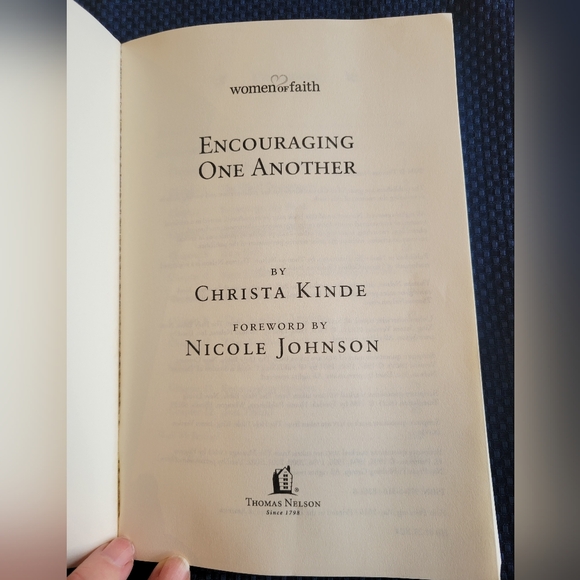 WOMEN'S CHRISTIAN BIBLE STUDY Encouraging One Another from Women of Faith - Picture 3 of 4